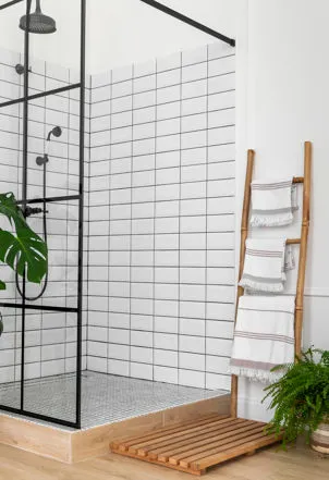 Interior design del bagno con doccia